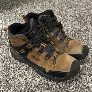 Keen Boys Tan and Black Hiking Boots Size 4